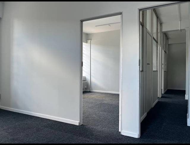 BUSINESS PROPERTY TO RENT IN CLAREMONT